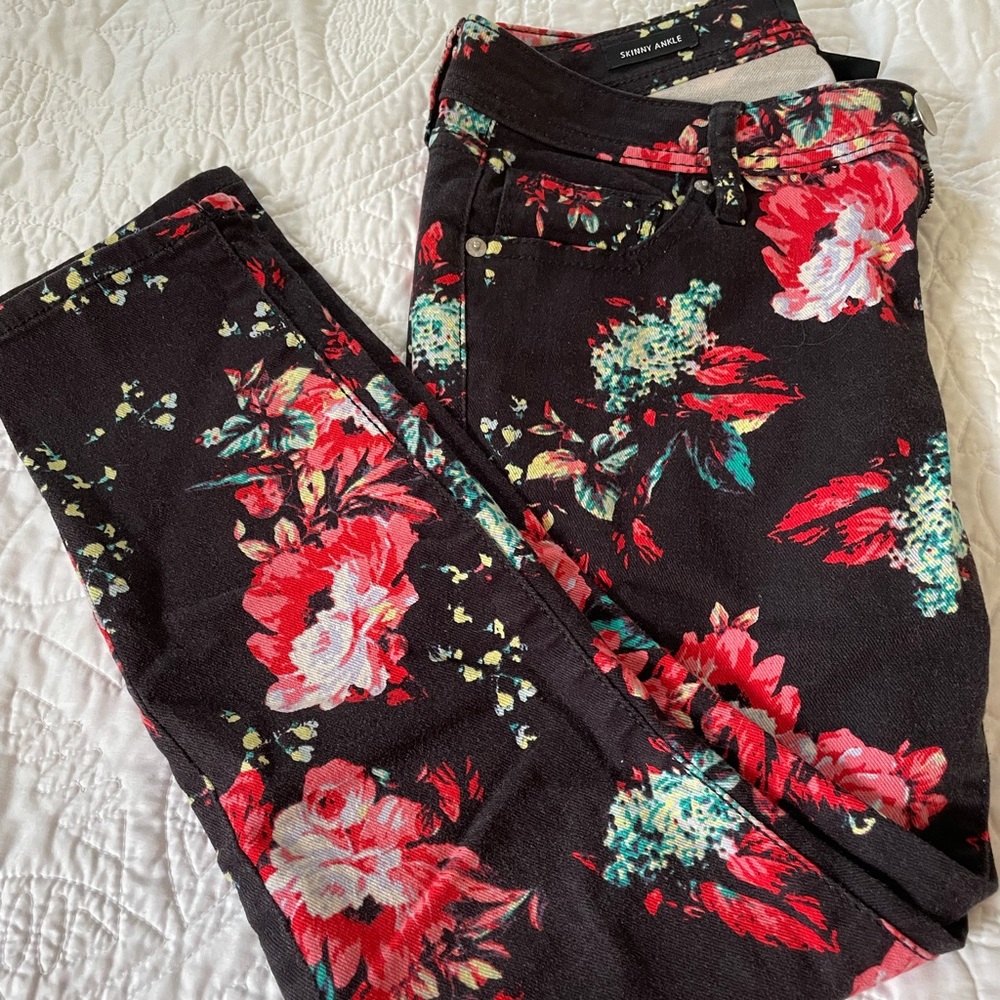 ANA Skinny Ankle Floral Jeans Size 28